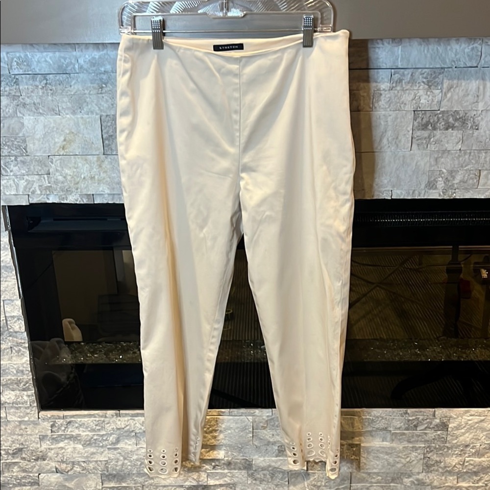 Jones New York Cream Stretch Pants size 6